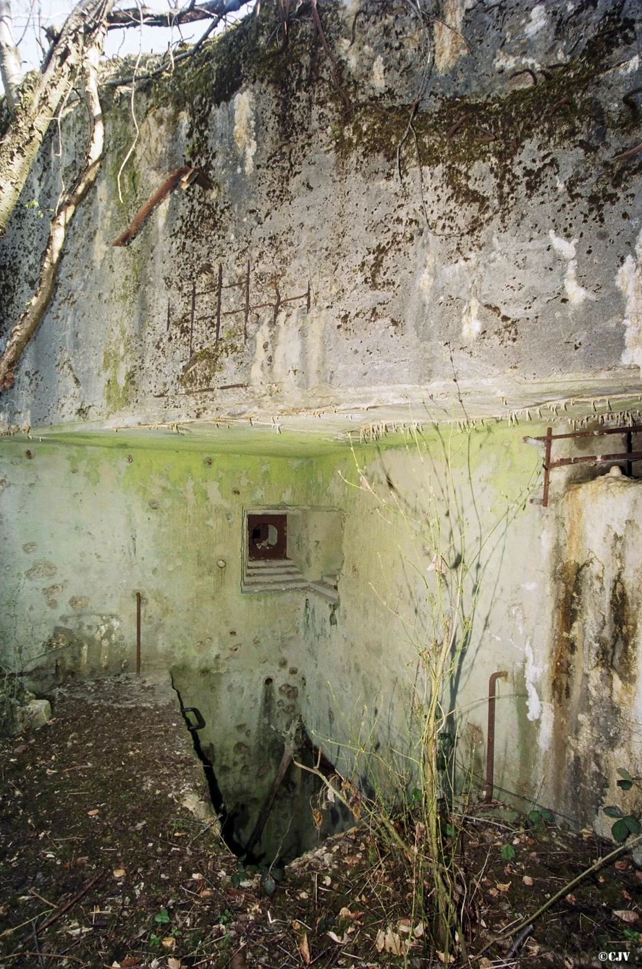 Ligne Maginot - LAUDREFANG - A37 - (Ouvrage d'infanterie) - Bloc 4
L'issue de secours protégée par deux créneaux FM en façade