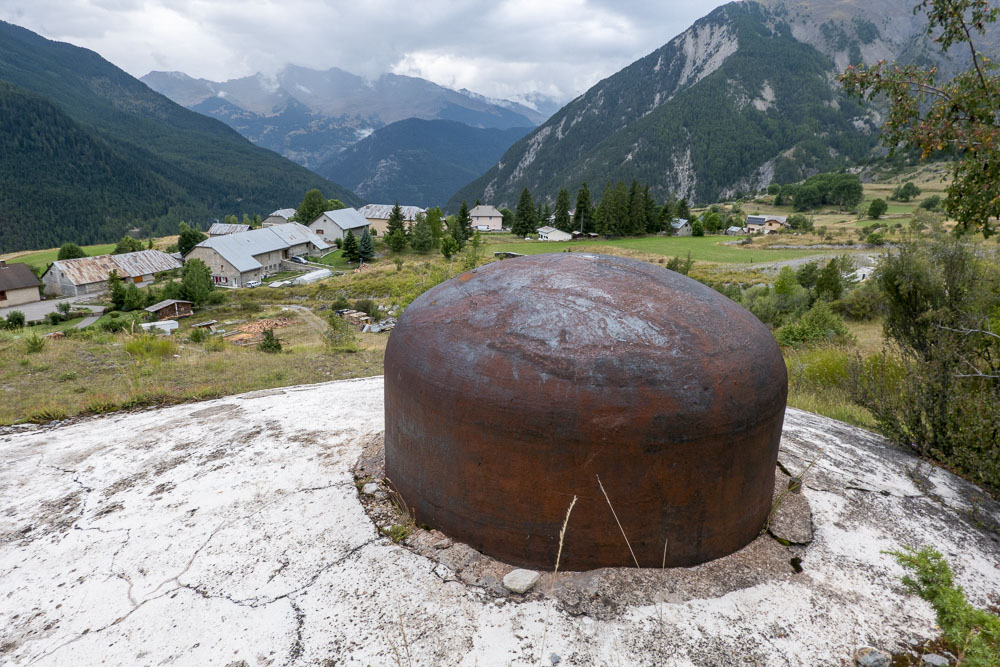 Ligne Maginot - NORD EST DE SAINT OURS (NESO) - (Abri) - Bloc 1
La cloche GFM domine le hameau de Saint-Ours