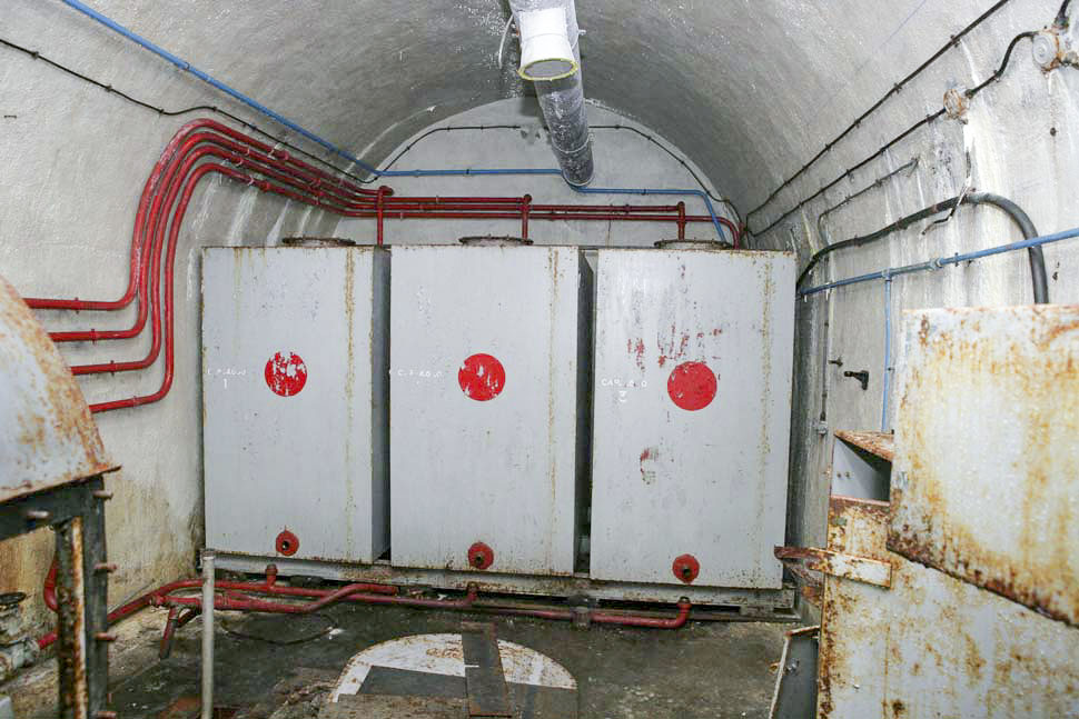 Ligne Maginot - GRANGES COMMUNES - (Ouvrage d'infanterie) - L'usine électrique 
Les réservoirs de gasoil
