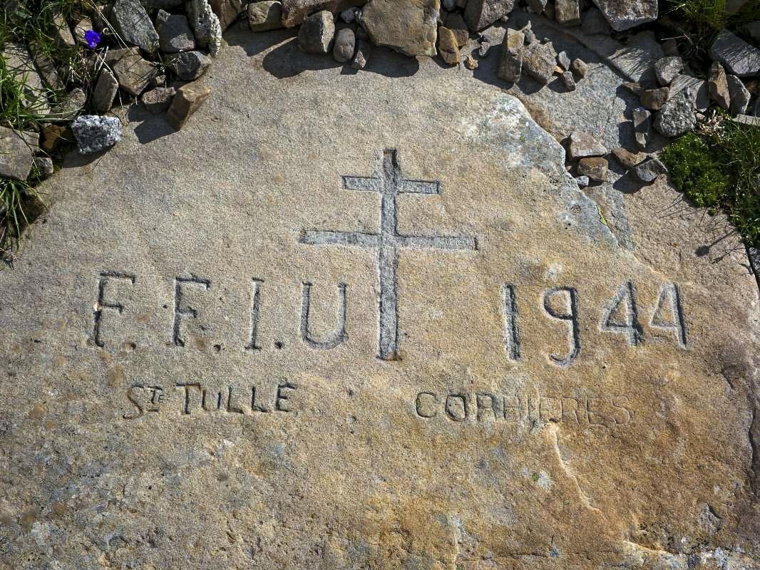 Ligne Maginot - LA MOUTIERE (MO) - (Ouvrage d'infanterie) - Gravure au sol devant le bloc 1