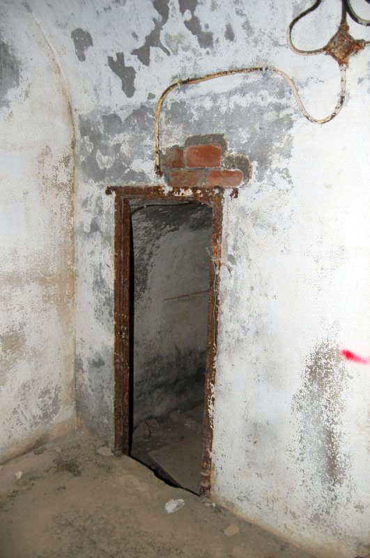 Ligne Maginot - LA MOUTIERE (MO) - (Ouvrage d'infanterie) - Pied du bloc 1
L’entrée au magasin à charbon