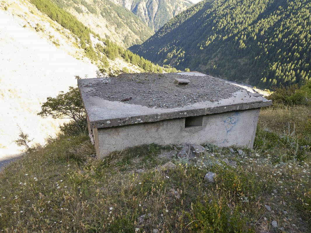Ligne Maginot - LE PRA  - (Blockhaus pour arme infanterie) - Au fond le Salse Morène