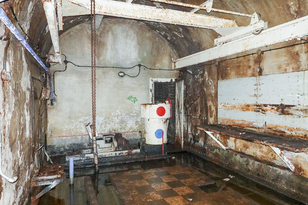 Ligne Maginot - RESTEFOND - (Ouvrage d'artillerie) - L'usine électrique
Il reste peu de chose du groupe auxiliaire CLM 