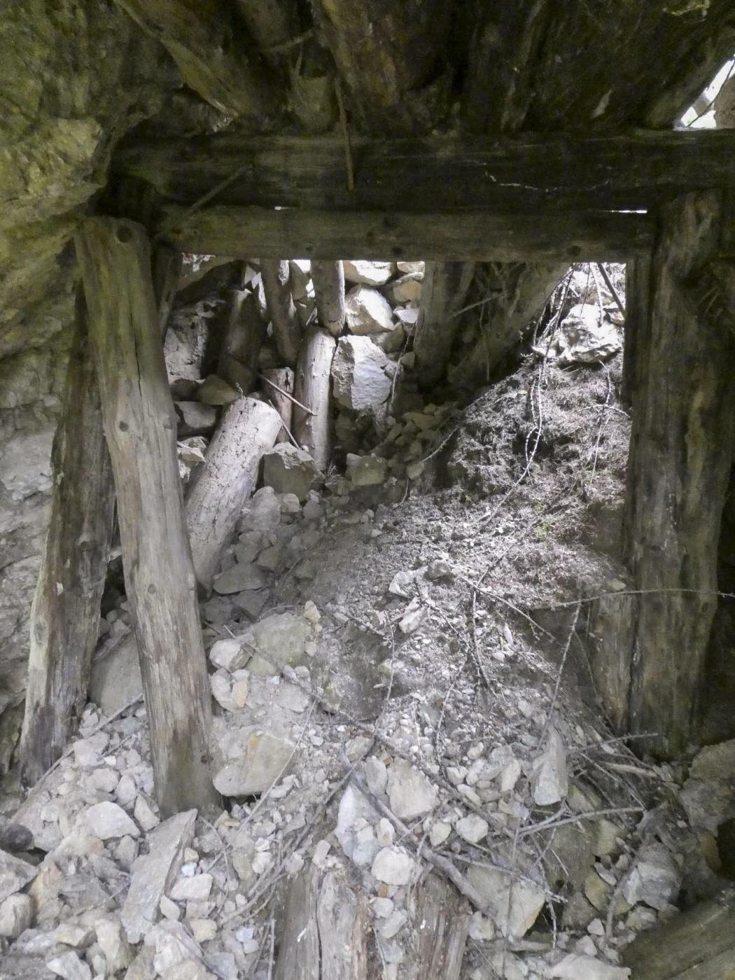 Ligne Maginot - VALLON DE NAVELAS - (Cuve pour arme d'infanterie) - La galerie effondrée
