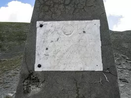 Ligne Maginot - COL DE CROUS (C) - (Ouvrage d'infanterie) - Les inscriptions des stèles se trouvant au milieu du col à 2.503m