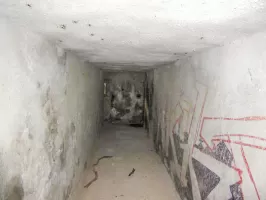 Ligne Maginot - E8 - GUILLAUMES - (Casemate d'infanterie - Simple) - Galerie vers le créneau sur le Var