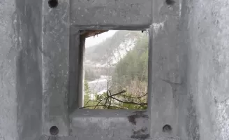 Ligne Maginot - E8 - GUILLAUMES - (Casemate d'infanterie - Simple) - Le créneau sur le Var