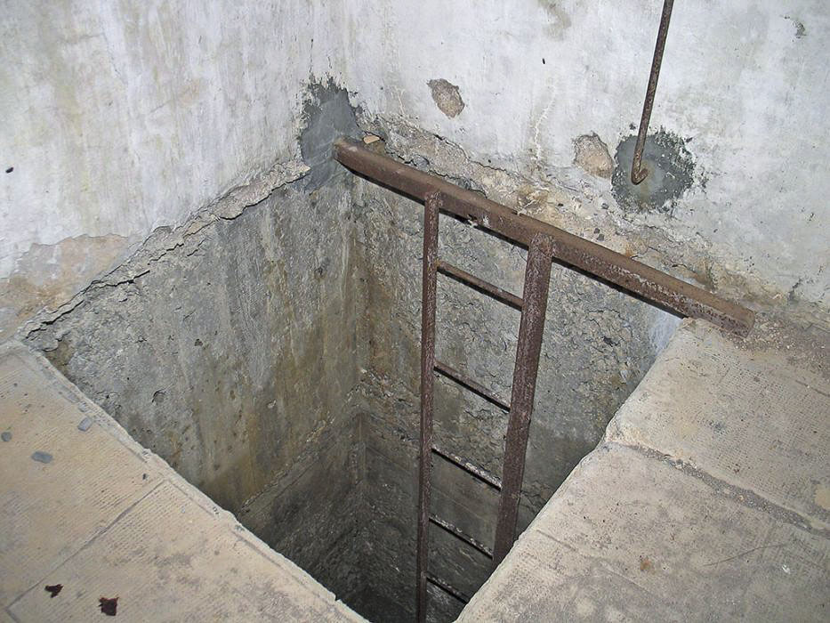 Ligne Maginot - COL DE CROUS (C) - (Ouvrage d'infanterie) - Bloc 4
Le puits d'accès à la chambre de tir