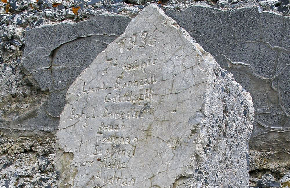Ligne Maginot - COL DE CROUS (C) - (Ouvrage d'infanterie) - Les inscriptions des stèles se trouvant au milieu du col à 2.503m