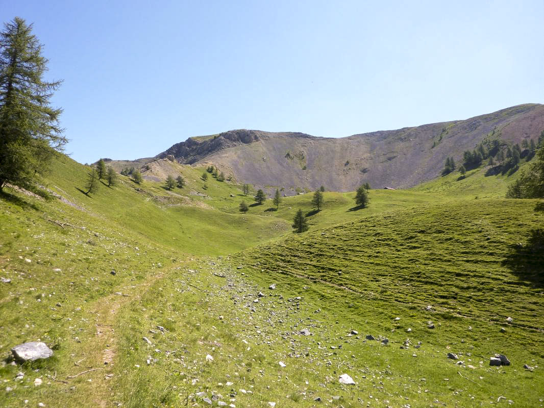 Ligne Maginot - Casernement du COL de la VALETTE - Les casernements au fond