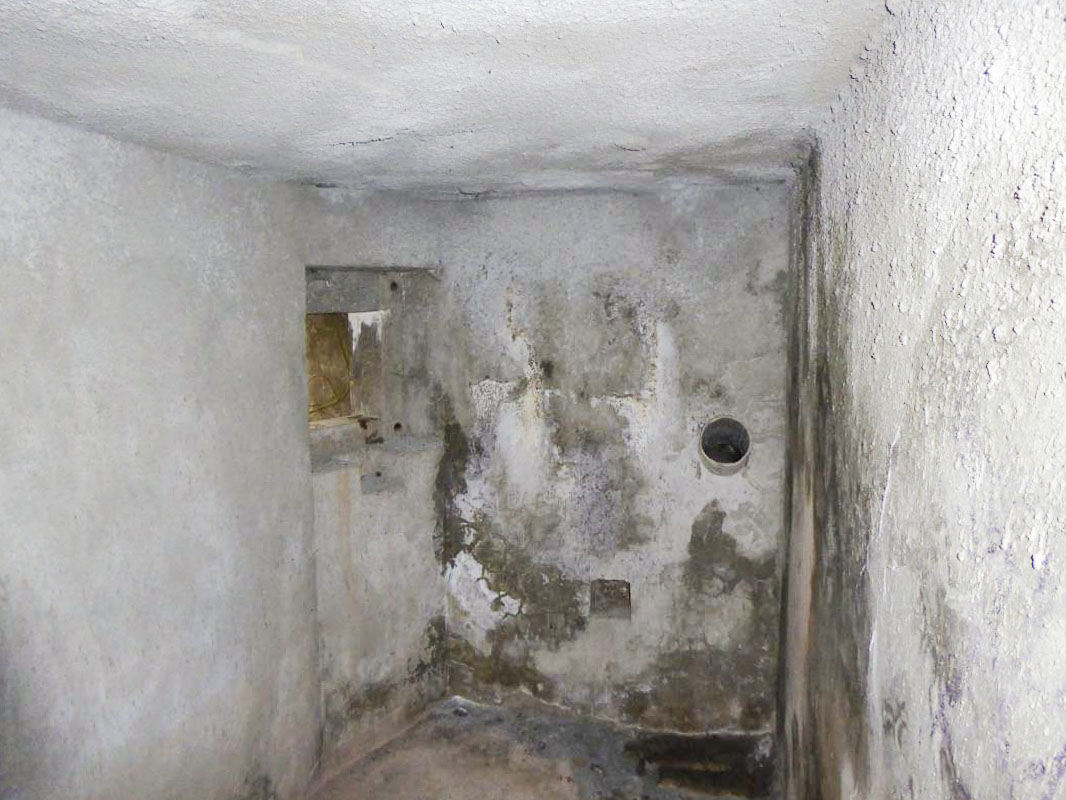 Ligne Maginot - E8 - GUILLAUMES - (Casemate d'infanterie - Simple) - Galerie vers le créneau sur le Var