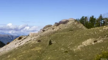 Ligne Maginot - CAIRE GROS - (Abri) - Vue d'ensemble
Sur la gauche le bloc 2, sous la crête le bloc cheminée