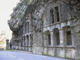 Ligne Maginot - CHIUSE DE BAUMA NEGRA - (Casemate d'infanterie - Simple) - Façades des casemates prévues pour le logement de la troupe