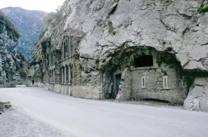 Ligne Maginot - CHIUSE DE BAUMA NEGRA - (Casemate d'infanterie - Simple) - L'emplacement de l'ancien pont coulissant pour bloquer la route