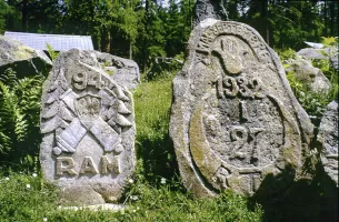 Ligne Maginot - GRANGES DE LA BRASQUE - CAMP DU TOURNAIRET - (Casernement) - Stéle sculptée