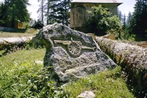 Ligne Maginot - GRANGES DE LA BRASQUE - CAMP DU TOURNAIRET - (Casernement) - Stéle sculptée