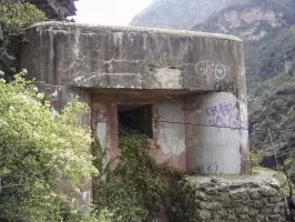 Ligne Maginot - O40 - ABELIERA (Casemate d'infanterie) - Vue du coté créneau FM