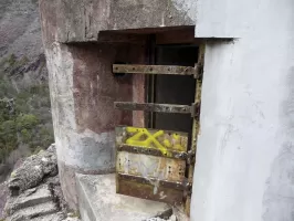Ligne Maginot - O40 - ABELIERA (Casemate d'infanterie) - La porte vandalisée