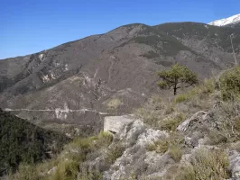 Ligne Maginot - PETITE TETIERE - (Observatoire indeterminé) - Au fond sur la route l'ouvrage de Valdeblore