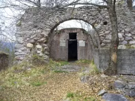 Ligne Maginot - PLANET 1 - (Abri) - Abri extérieur
Abri en tôle métro dans les ruines de la chapelle