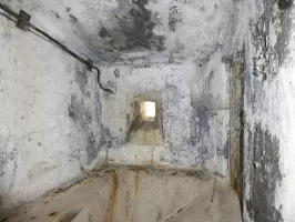 Ligne Maginot - VALABRES PRINCIPAL (OU NORD) (VP) - (Ouvrage d'infanterie) - Bloc 1
Entrée haute
Créneau arrière
