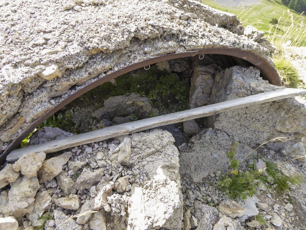 Ligne Maginot - MONT GRAVIERES OUEST - (Abri) - Devant