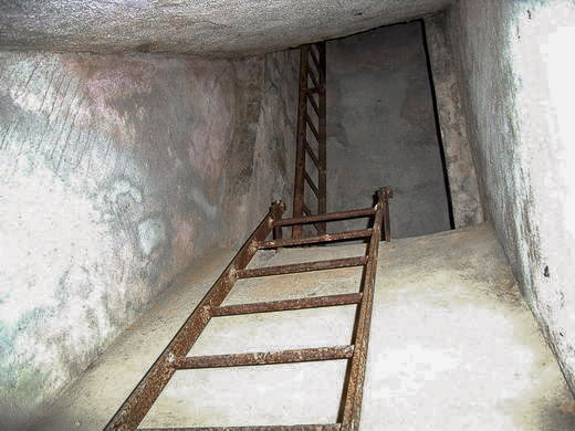 Ligne Maginot - CAIRE GROS - (Abri) - Puits d'accès à la cheminée