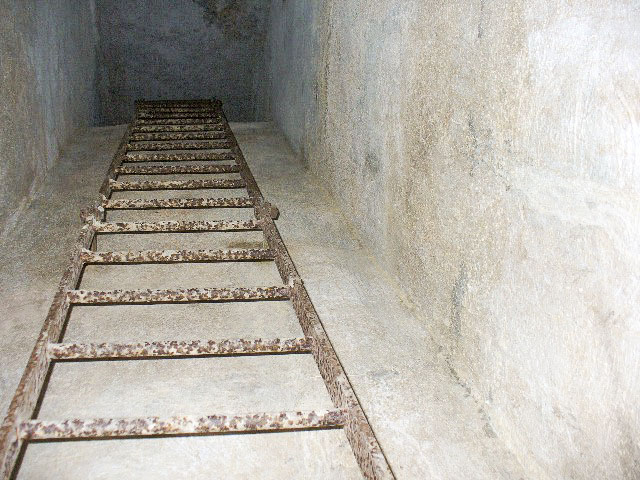 Ligne Maginot - CAIRE GROS - (Abri) - Puits d'accés  de la cheminée
