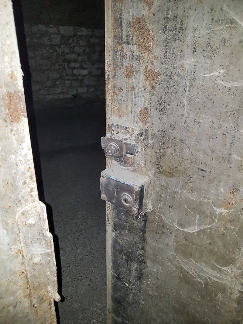 Ligne Maginot - UTELLE TUNNEL AMONT - (DMP - Dispositif de Mine Permanent) - Verrous de fermetures des portes