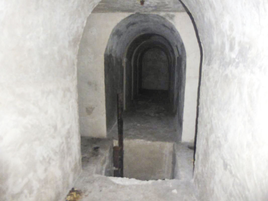 Ligne Maginot - UTELLE TUNNEL AMONT - (DMP - Dispositif de Mine Permanent) - Puits d'accès entre les deux fourneaux