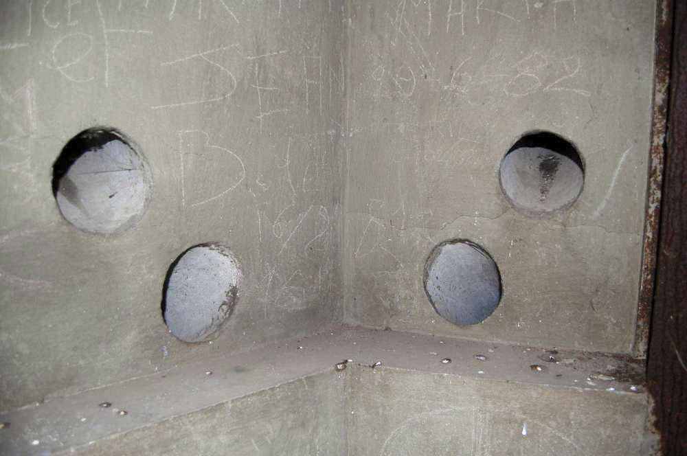 Ligne Maginot - O40 - ABELIERA (Casemate d'infanterie) - Les goulottes lance grenade et périscopes