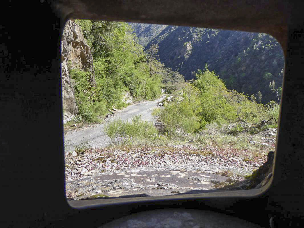 Ligne Maginot - VALABRES PRINCIPAL (OU NORD) (VP) - (Ouvrage d'infanterie) - Bloc 2
Créneau de gauche, vue sur la RN 205