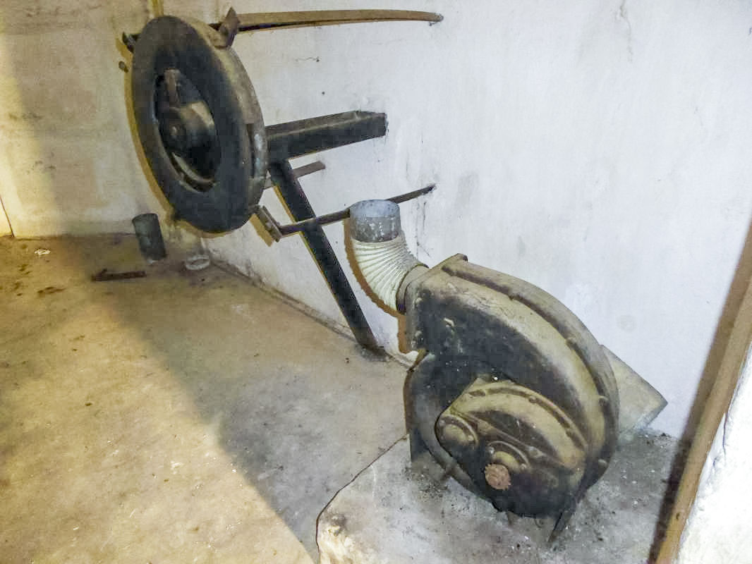 Ligne Maginot - VALABRES PRINCIPAL (OU NORD) (VP) - (Ouvrage d'infanterie) - Casernement
Ventilation manuelle
