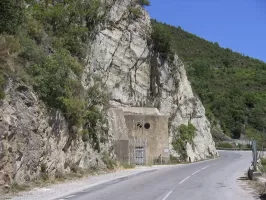 Ligne Maginot - VALDEBLORE - REYNARDIERE (VE) - (Ouvrage d'infanterie) - Vue de l'entrée depuis la route