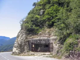 Ligne Maginot - VALDEBLORE - REYNARDIERE (VE) - (Ouvrage d'infanterie) - Vue du bloc 3 depuis la route