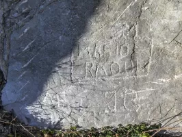 Ligne Maginot - VALDEBLORE - REYNARDIERE (VE) - (Ouvrage d'infanterie) - Graffiti entre les 2 blocs