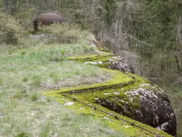 Ligne Maginot - LATIREMONT - A3 - (Ouvrage d'artillerie) - Bloc 6
Noter les barres de fixation de filets de camouflage