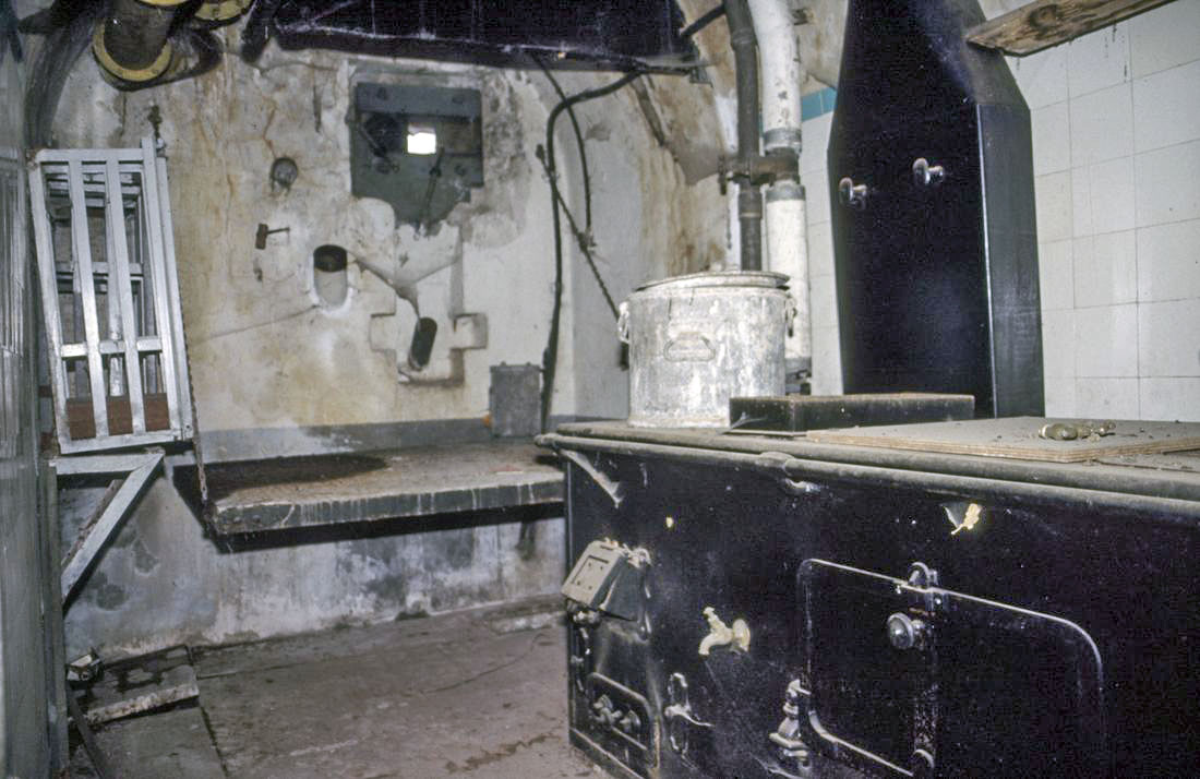 Ligne Maginot - VALDEBLORE - REYNARDIERE (VE) - (Ouvrage d'infanterie) - Cuisine
Le 'balcon' du créneau FM d'entrée