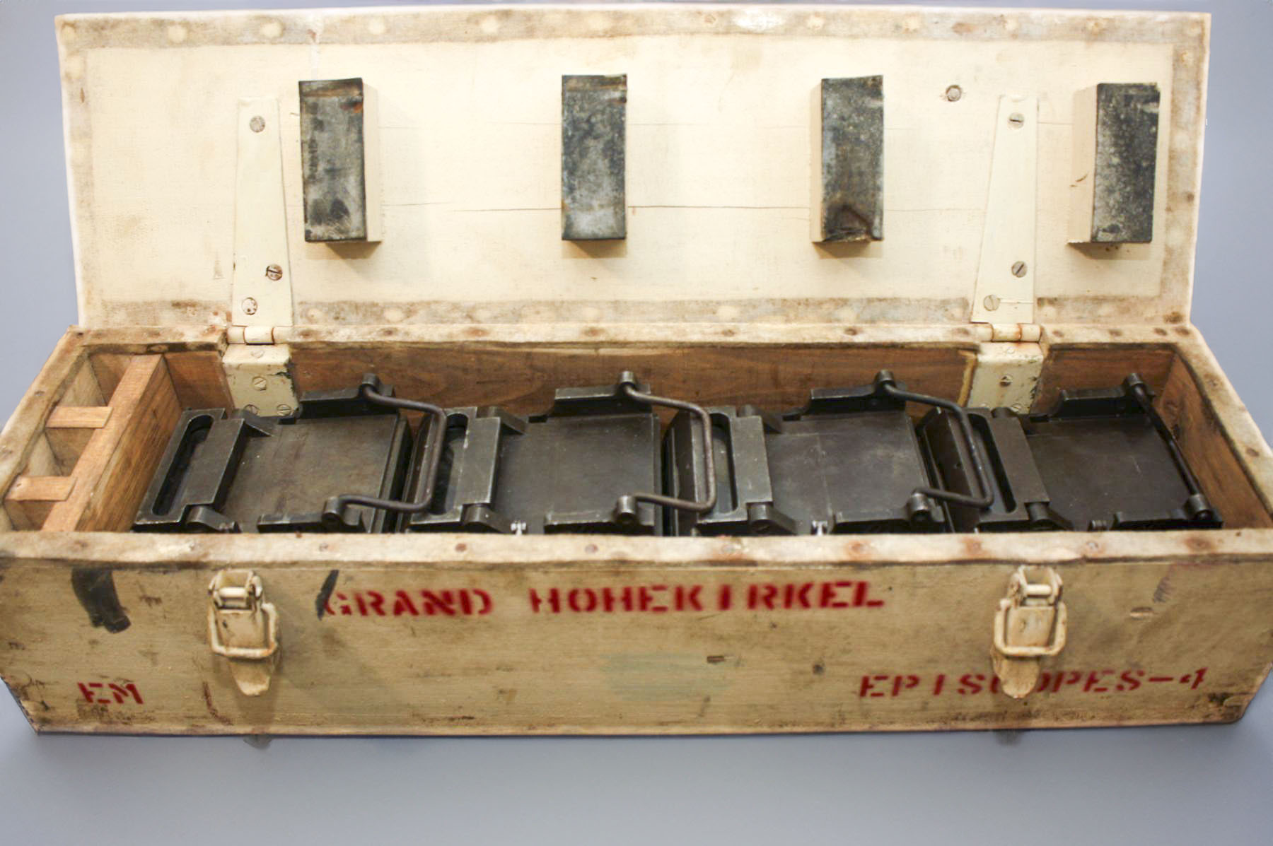 Ligne Maginot - Caisse de transport et de stockage. - Caisse de transport et de stockage pour 4 épiscopes.