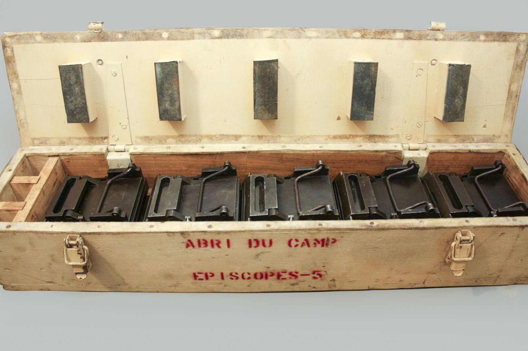 Ligne Maginot - Caisse de transport et de stockage. - Caisse de transport et de stockage pour 5 épiscopes.