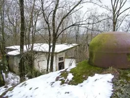 Ligne Maginot - Observatoire d'instruction du GRAND-HOHEKIRKEL Ouest - L'observatoire est à une dizaine de mètres à gauche de la GFM du Bloc 5 du GH