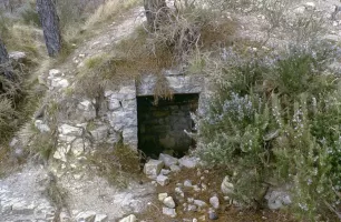 Ligne Maginot - MONT DE L'UBAC - (Position d'artillerie préparée) - Accès de l'un des abris souterrains