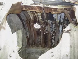 Ligne Maginot - COL D'AGNON - (Casernement) - Entrée et sortie d'un obus à la libération