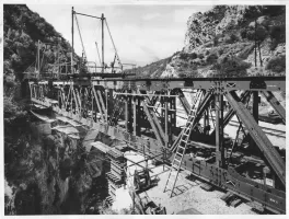 Ligne Maginot - 26 - VIADUC DE LA BEVERA - (DMP - Dispositif de Mine Permanent) - Reconstruction du viaduc de la Bevera (Pont de Caï)
Démontage du pont provisoire