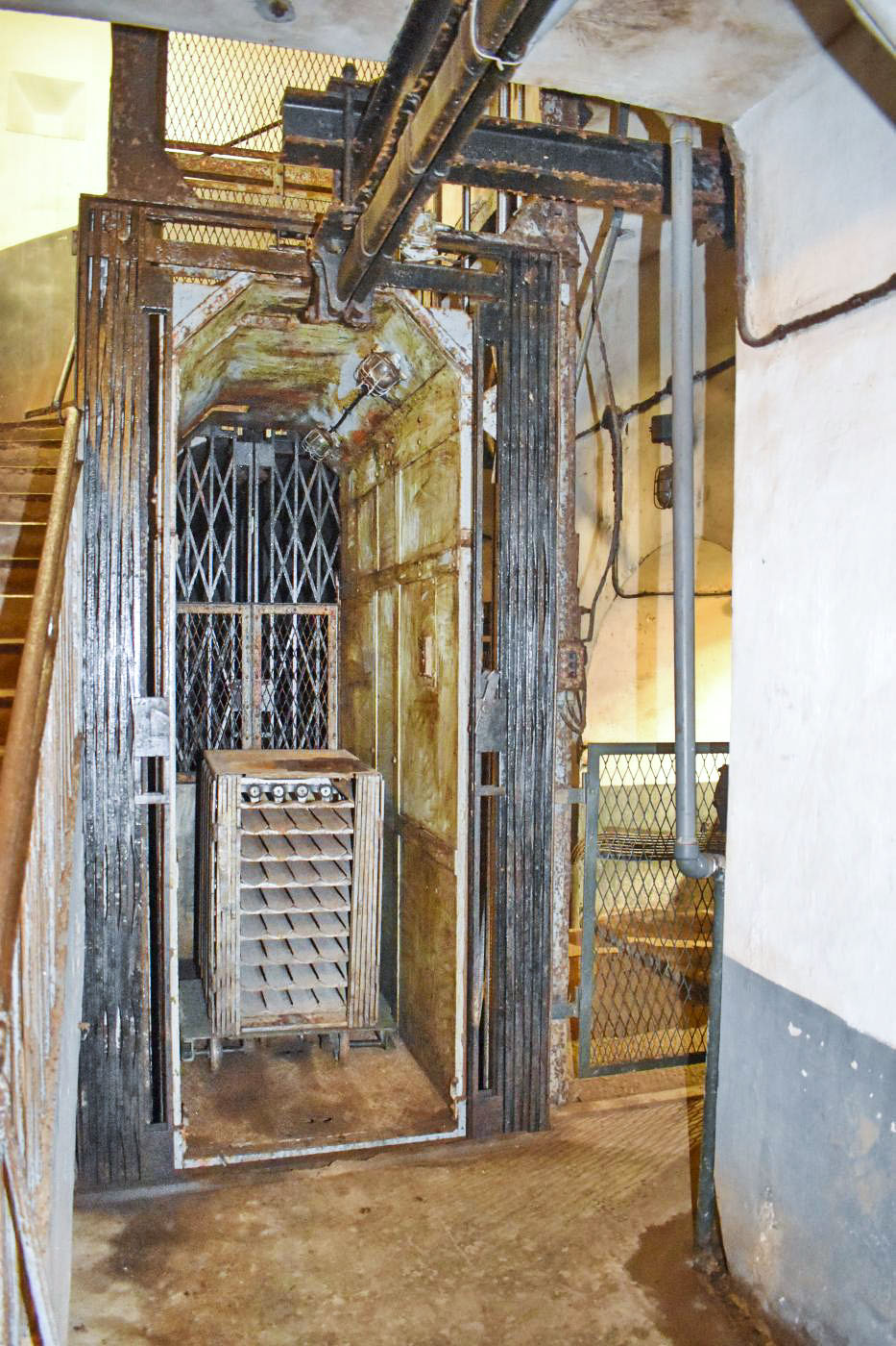 Ligne Maginot - FOUR A CHAUX - FAC - (Ouvrage d'artillerie) - Bloc 2
Ascenseur