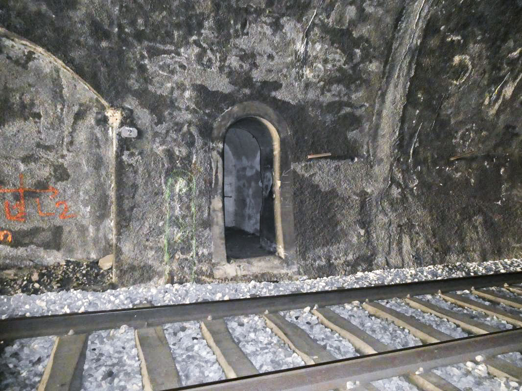 Ligne Maginot - BERGHE SUD (TUNNEL DE) - (Blockhaus pour arme infanterie) - Accès à des locaux annexes situé du coté droit du tunnel en face de l'entrée du blockhaus