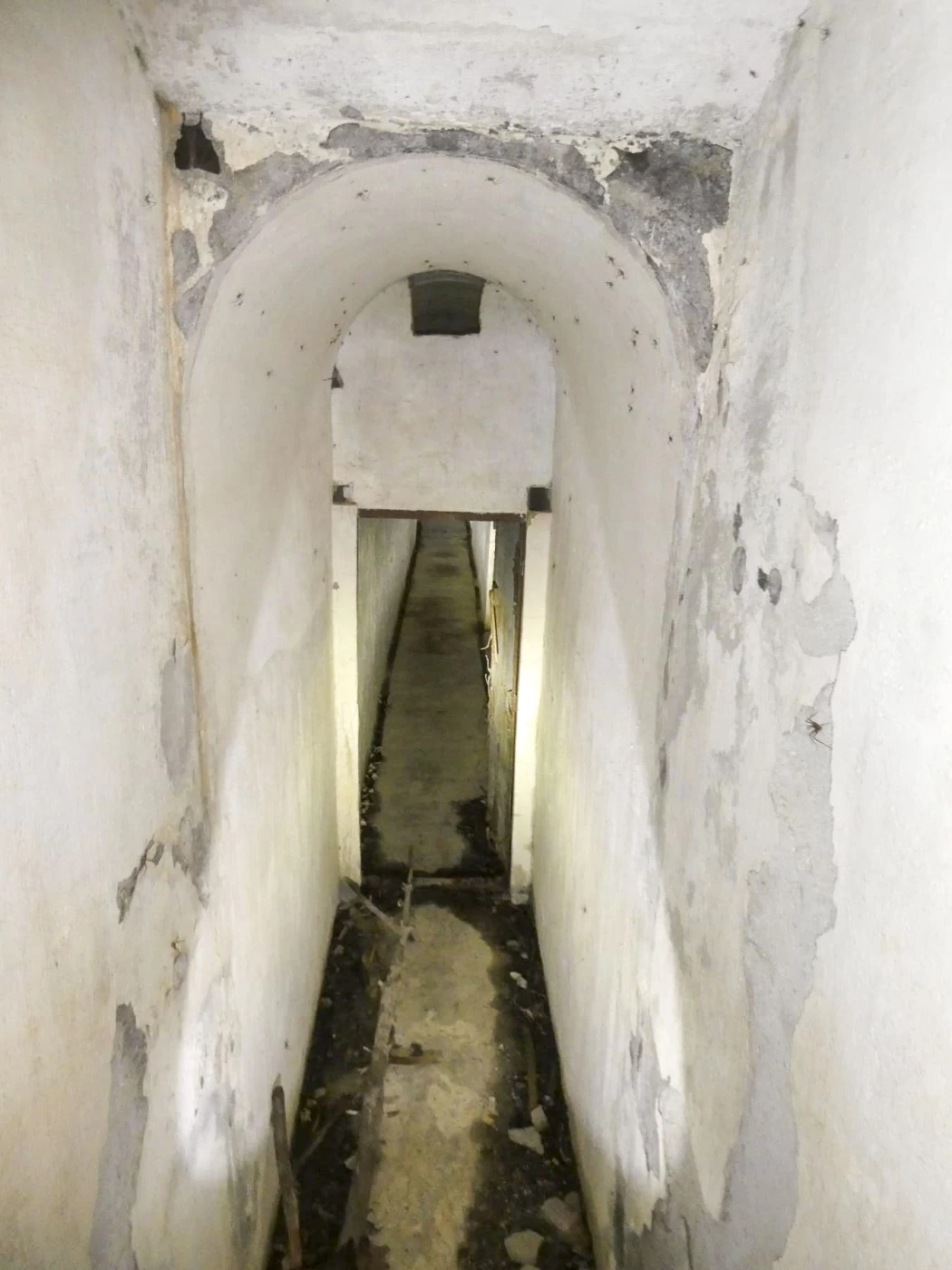 Ligne Maginot - COL D'AGNON - (Ouvrage d'infanterie) - Bloc 1
Accès au casernement