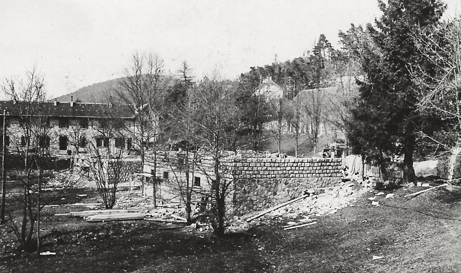 Ligne Maginot - PEIRA CAVA - CASERNE CRENANT (SOUS-SECTEUR AUTHION - 46° DBCA) - (Camp de sureté) - Photos de la construction de la caserne par la Sté Roussel Frères (mai 1935)