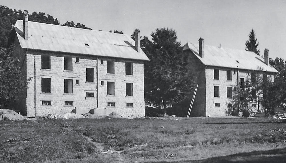 Ligne Maginot - PEIRA CAVA - CASERNE CRENANT (SOUS-SECTEUR AUTHION - 46° DBCA) - (Camp de sureté) - Photos de la construction de la caserne par la Sté Roussel Frères (mai 1935)