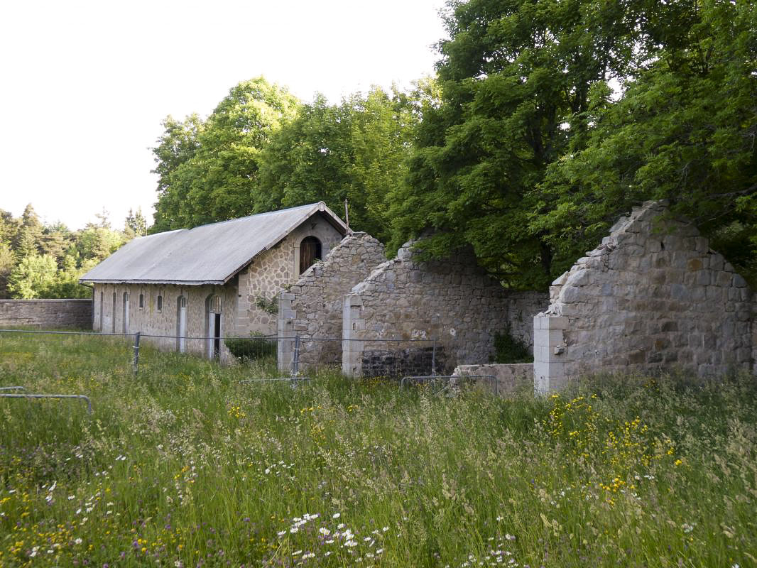 Ligne Maginot - PEIRA CAVA - CASERNE CRENANT (SOUS-SECTEUR AUTHION - 46° DBCA) - (Camp de sureté) - Les écuries